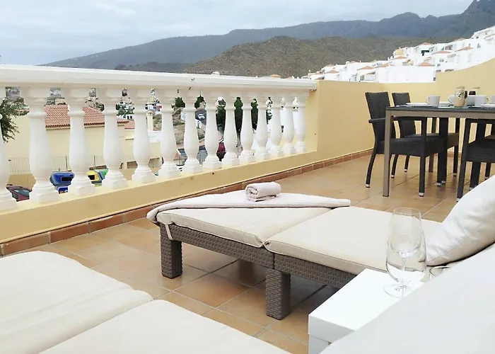 Charming & Sunny Apartment With Ocean View